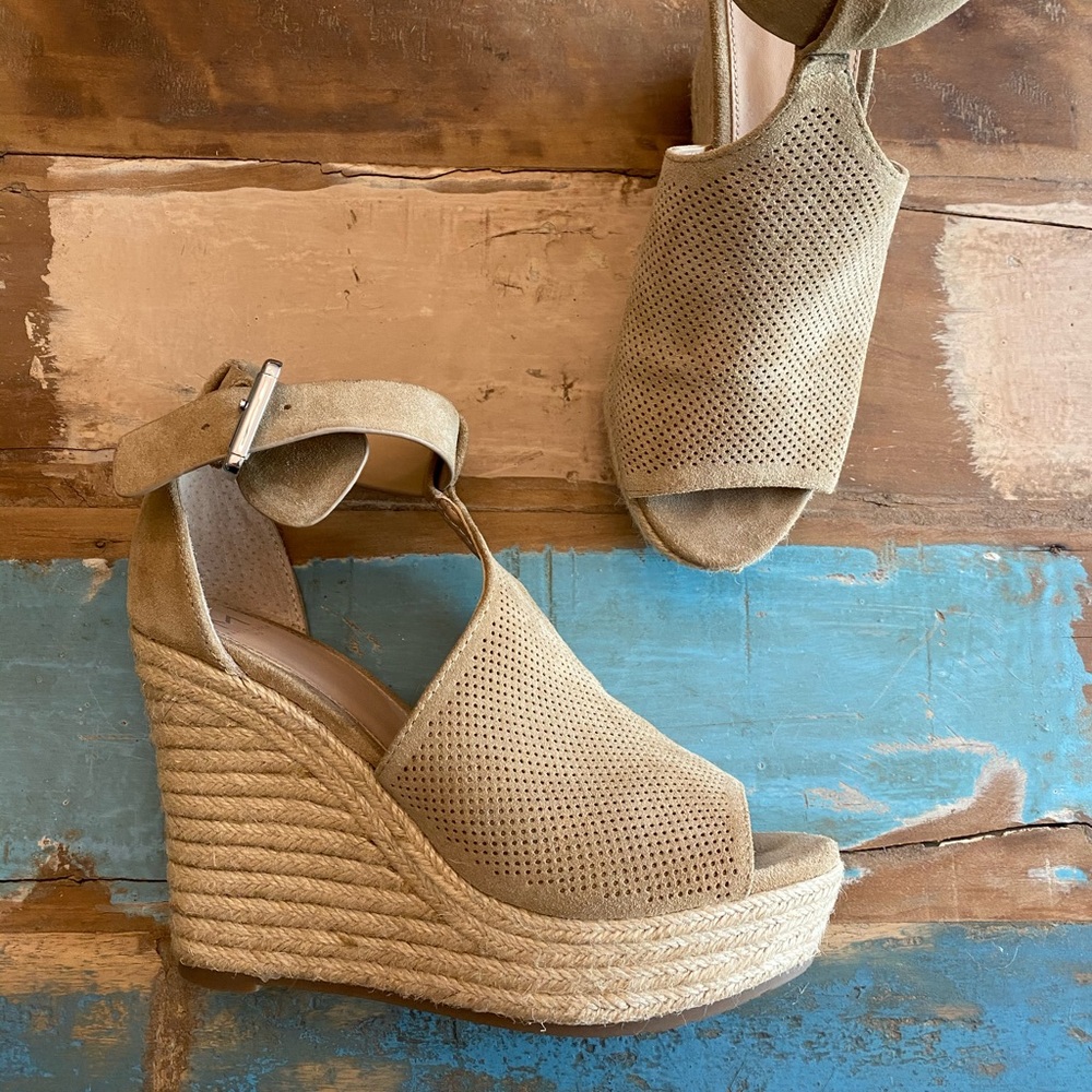Beachy wedges 🌴